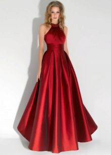 Robe cerise au sol