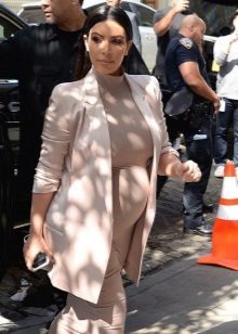 Robe longue de maternité beige avec veste