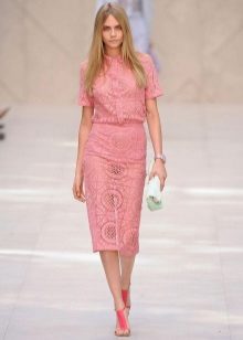 Robe rose de midi guipure