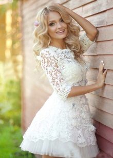 Robe bébé en guipure blanche