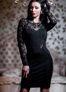 Robe droite avec empiècements en guipure