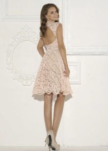 Robe courte en guipure