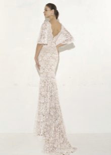 Robe en guipure avec dos et train ouverts