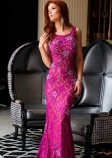 Robe en guipure avec encolure de bateau