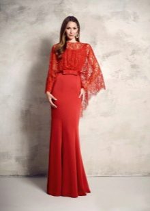 Robe en guipure avec une magnifique manche