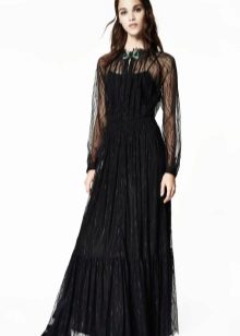 Robe fermée en guipure noire