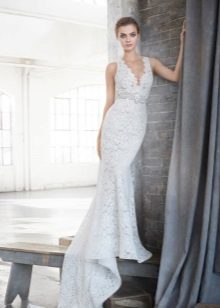 Robe de mariée en guipure avec un train