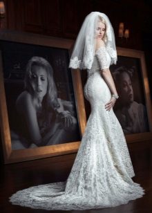 Robe de mariée avec une guipure de train