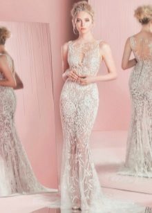 Robe en guipure translucide