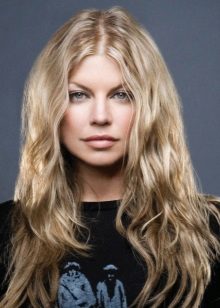 Cheveux blonds pour les femmes du type de couleur Automne