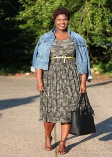 Robe de camouflage avec veste en jean