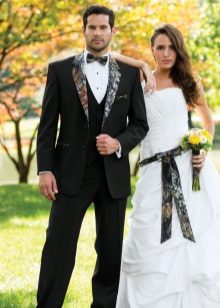 Robe de mariée avec empiècements de camouflage