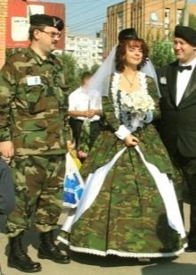 Robe de mariée imprimée camouflage