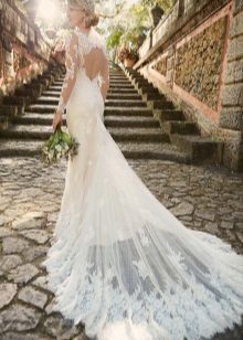 Robe de mariée en dentelle avec train