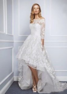 Robe en dentelle avec un train de Blumarine