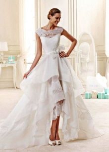 Robe de mariée en dentelle courte dans le dos