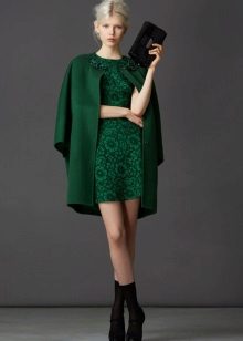 Robe en dentelle émeraude