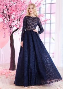 Robe en dentelle fermée au sol