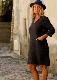 Coiffe (chapeau) à une robe en lin