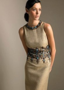 Robe en lin beige avec broderie
