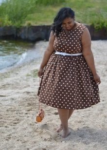 Robe trapèze brune à pois pour femmes obèses
