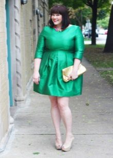 Robe verte A-line de longueur trois-quarts avec manches longues