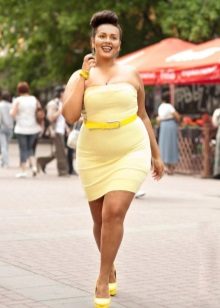 Robe moulante jaune pour femmes obèses