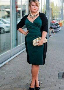 Robe de bureau bicolore de longueur moyenne pour un complet