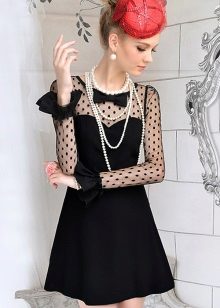 Robe trapèze noire avec perles