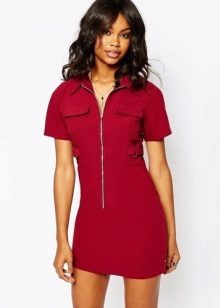 Robe polo avec fermeture éclair juste en dessous de la taille