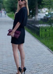 Chemise habillée combinant sklatchche et talons hauts