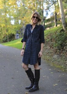 Robe chemise à carreaux mi-longue