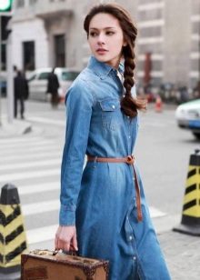 Robe chemise en jean avec ceinture pour look rétro