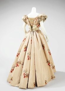 Robe beige vintage avec un corset