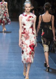 Robe blanche avec roses Dolce & Gabbana