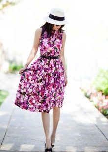 Accessoires pour une robe avec des roses