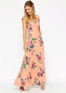 Sandales pour une robe longue avec des roses