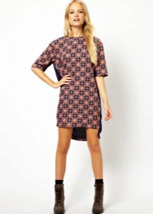 Robe droite à jupe asymétrique