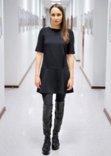  Robe droite avec des bottes