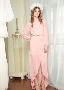 Robe d'été rose avec traine longue