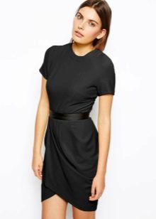 Belle robe de tulipe noire