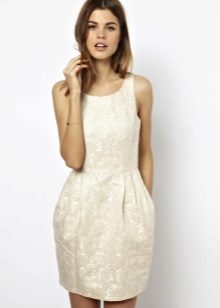 Tulipe robe à encolure ronde