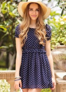 Robe courte bleue à pois blancs
