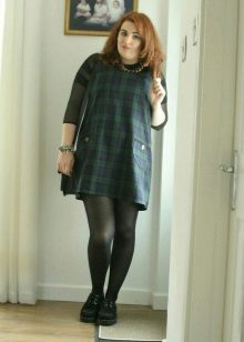 Habillez-vous d'un tartan vert foncé (tartan) pour les filles à part entière