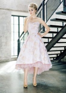 Robe courte dans le style
