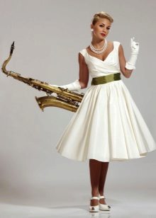 Robe avec des gants dans le style