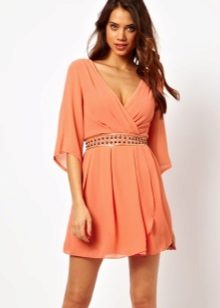 Robe semblable à une tunique avec une ceinture pour les femmes avec une taille de sablier