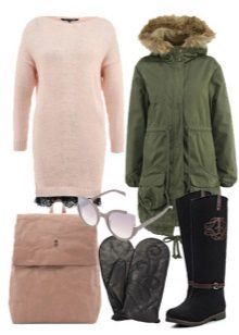 Robe chaude en maille et accessoires pour femme avec la figure d'une poire