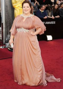 Robe longue beige à taille haute pour une tenue ample