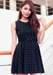 Robe courte noire en cage